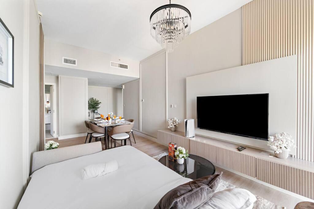 First Class 2br Breathtaking & Palm View دبي
